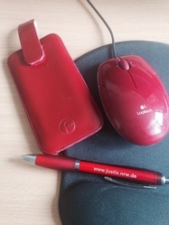 Foto mit Handy, Maus, Kugelschreiber Foto mit Handy, Maus, Kugelschreiber